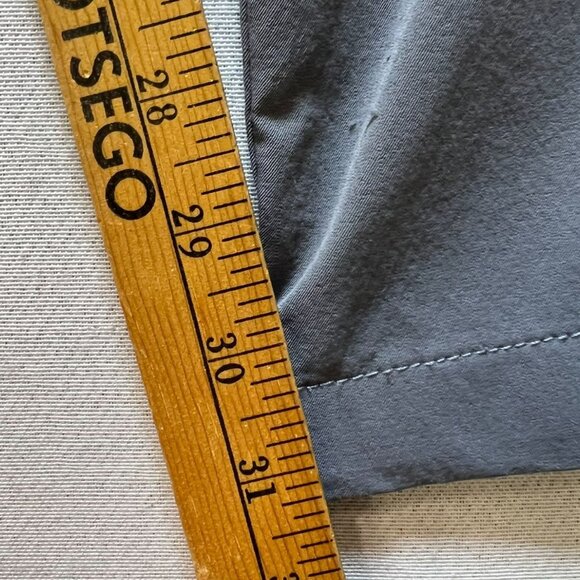 Under Armour Men's Slim Tapered Pants Flat Front Size 34x32 Gray Stretch Pockets - Picture 10 of 13